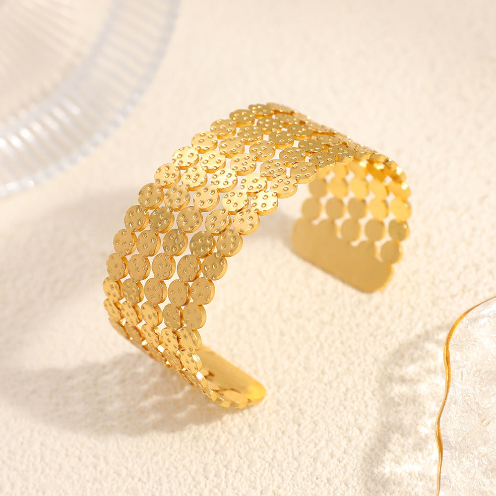 Retro-Armband mit Tupfen und breitem Band
