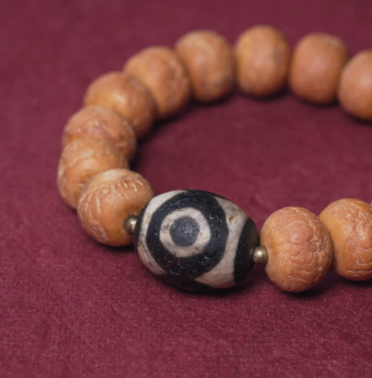 Armband mit Bodhi-Samen und Dzi-Perlen – Bild 4 | LuxeStyle