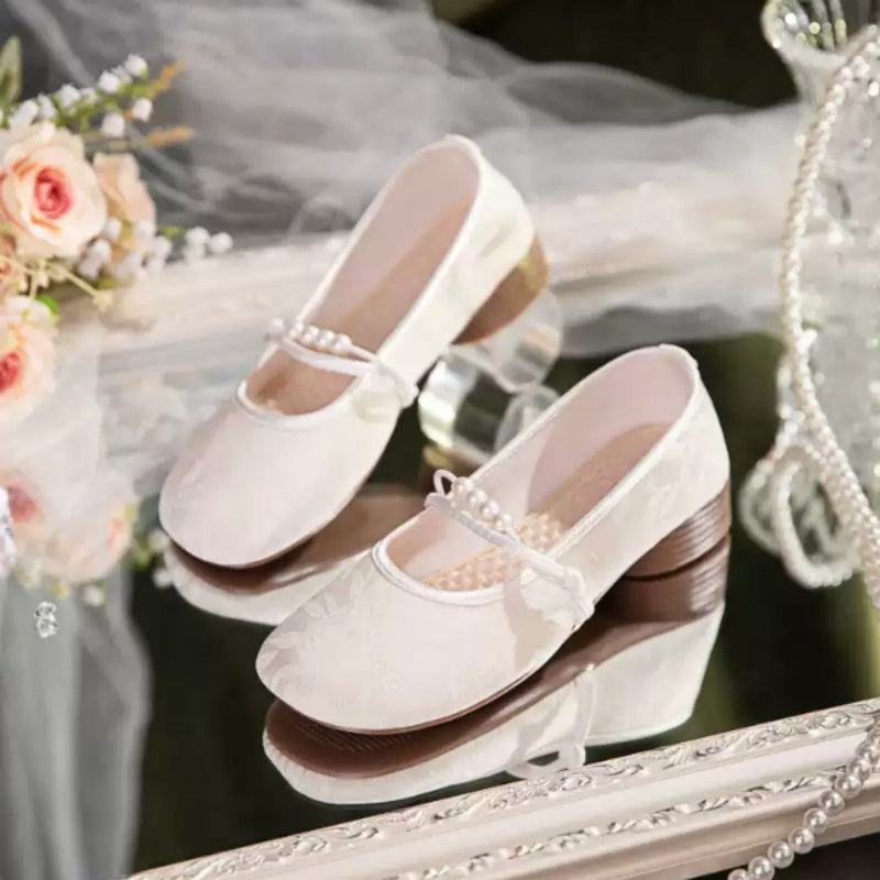 Vintage Mary Jane – Perlen-Satin-Schuhe