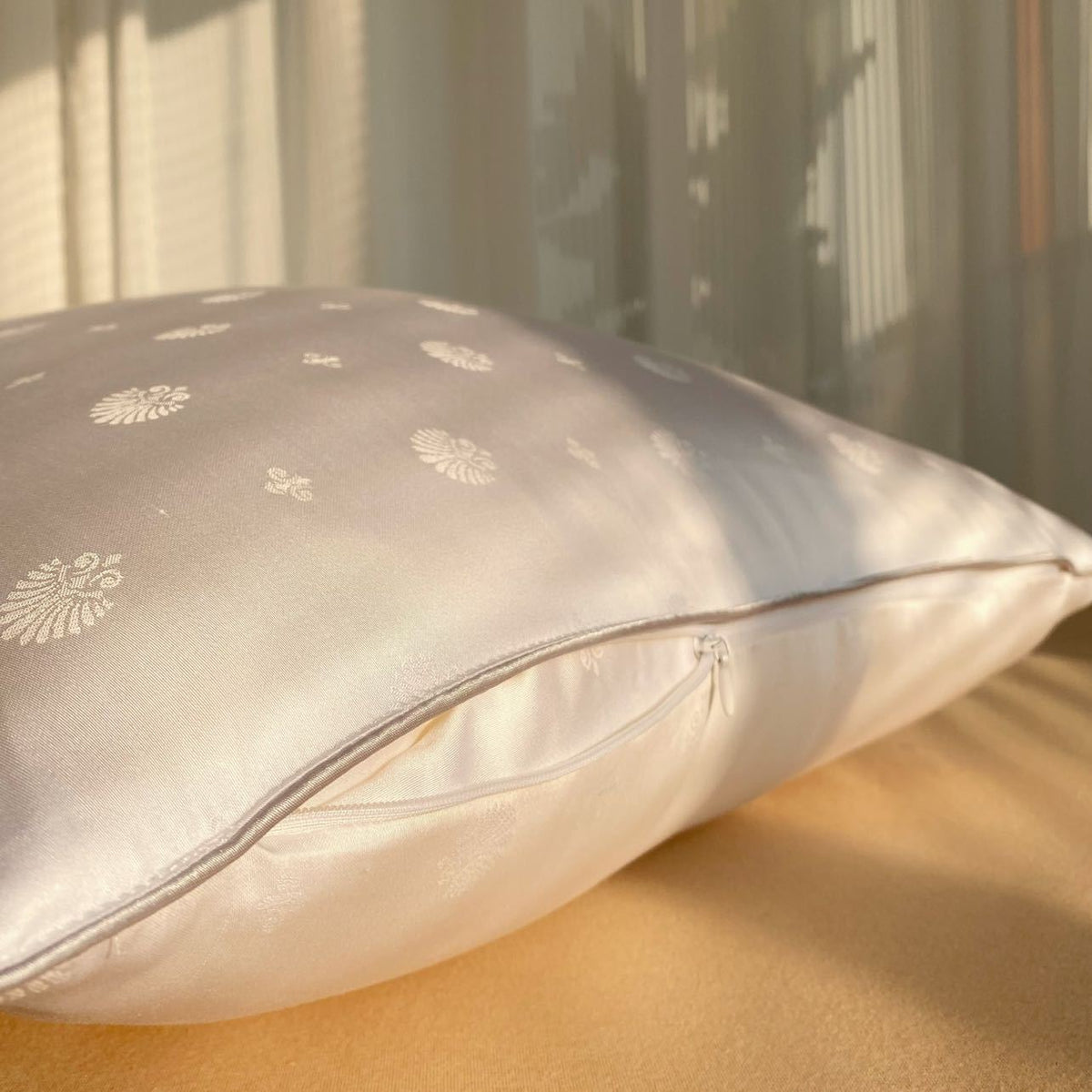 Seidenkissen Extra Weich, Mittelhoch – Bild 3 | LuxeStyle