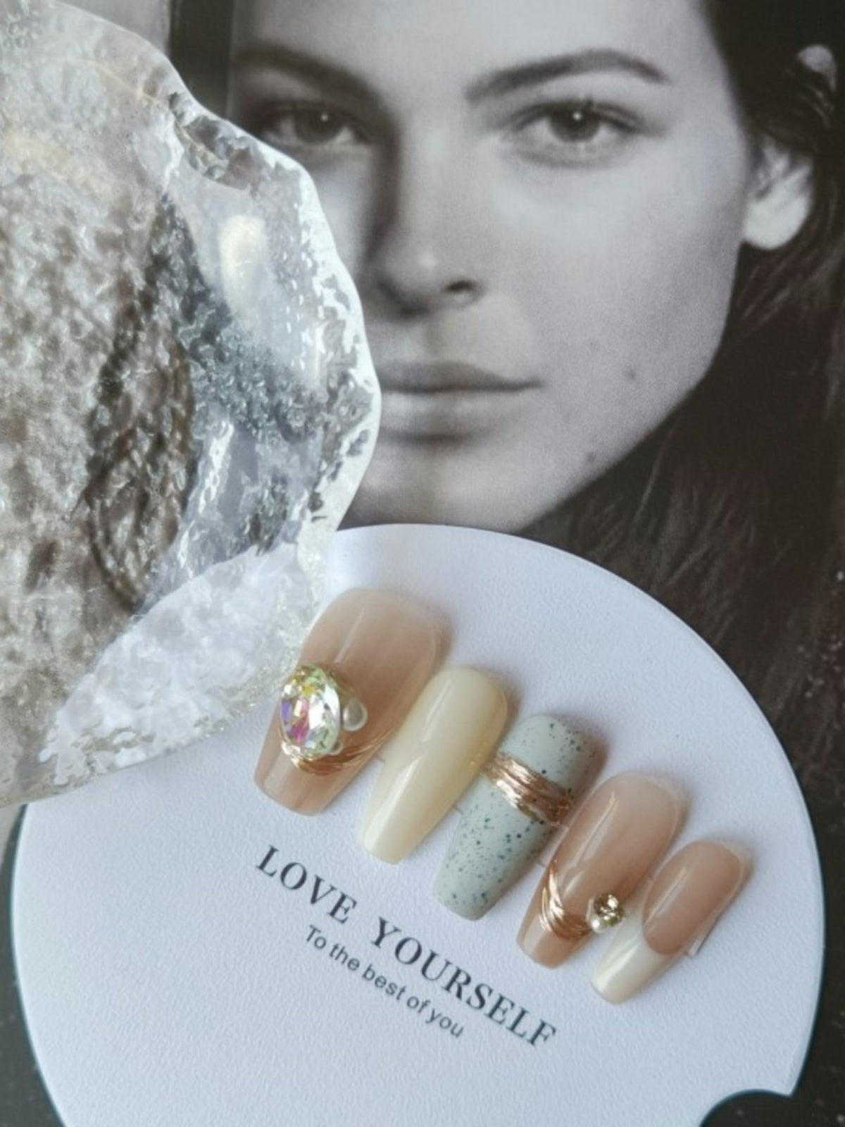 Warme Herbst-/Winter-Nagel-Patches mit Strass – Bild 10 | LuxeStyle
