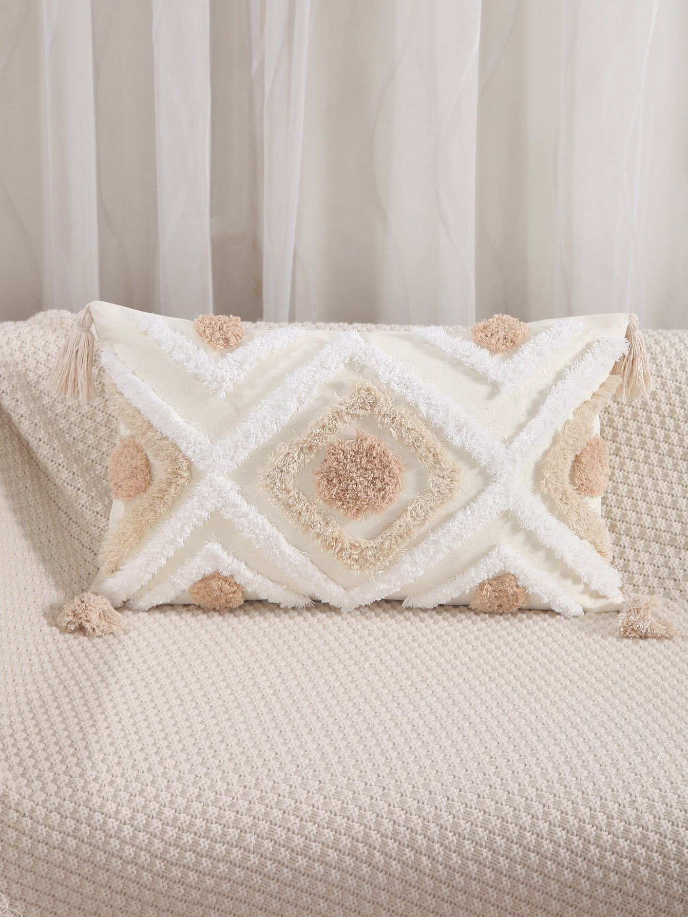 Boho Kissenhülle mit geometrischem Tufting