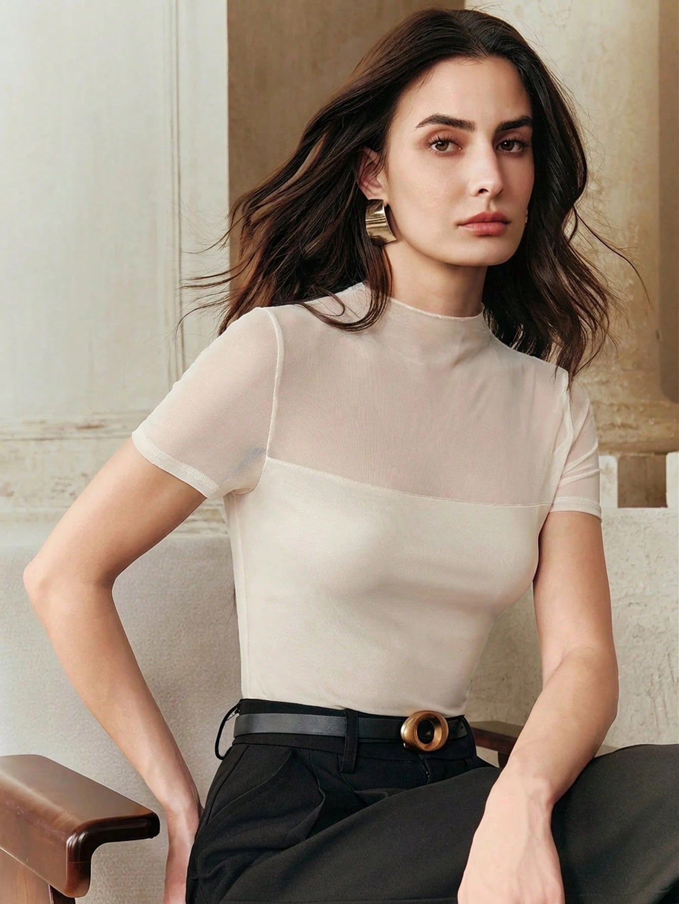 Figurbetontes Mesh-Shirt mit kurzen Ärmeln