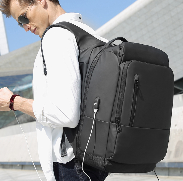 Reise- und Arbeitsrucksack mit USB-Ladefunktion | LuxeStyle