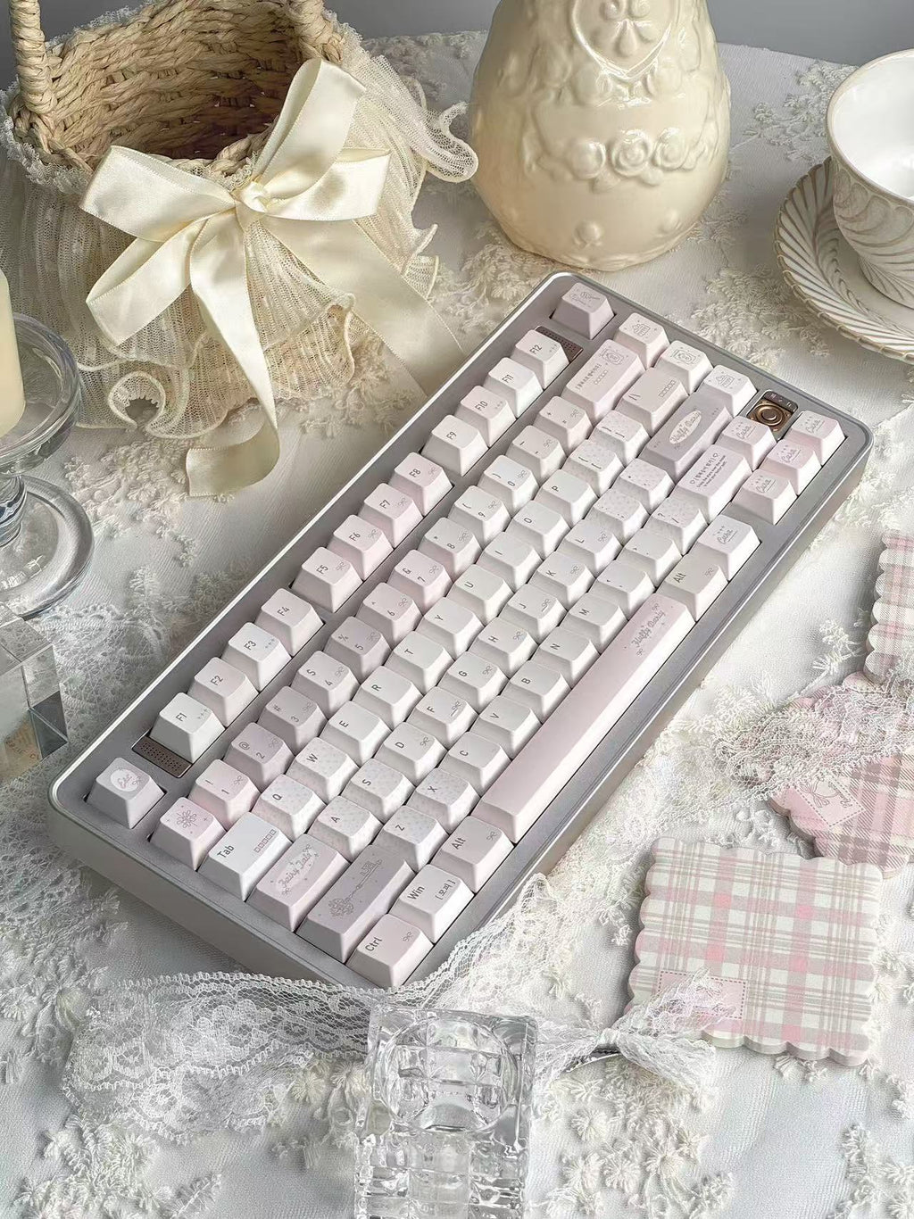 Personalisierbare Tastenkappen in Pink-Braun