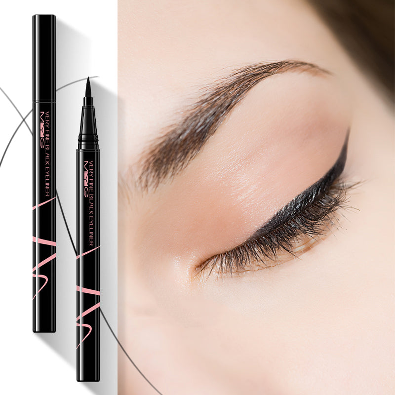 Wasserfester Eyeliner für langanhaltendes Make-up – Bild 4 | LuxeStyle