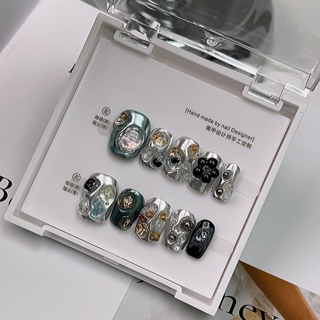 Geprägte Nagelsticker im Instagram-Stil