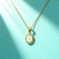 Goldener Buchstaben-Anhänger mit Halskette