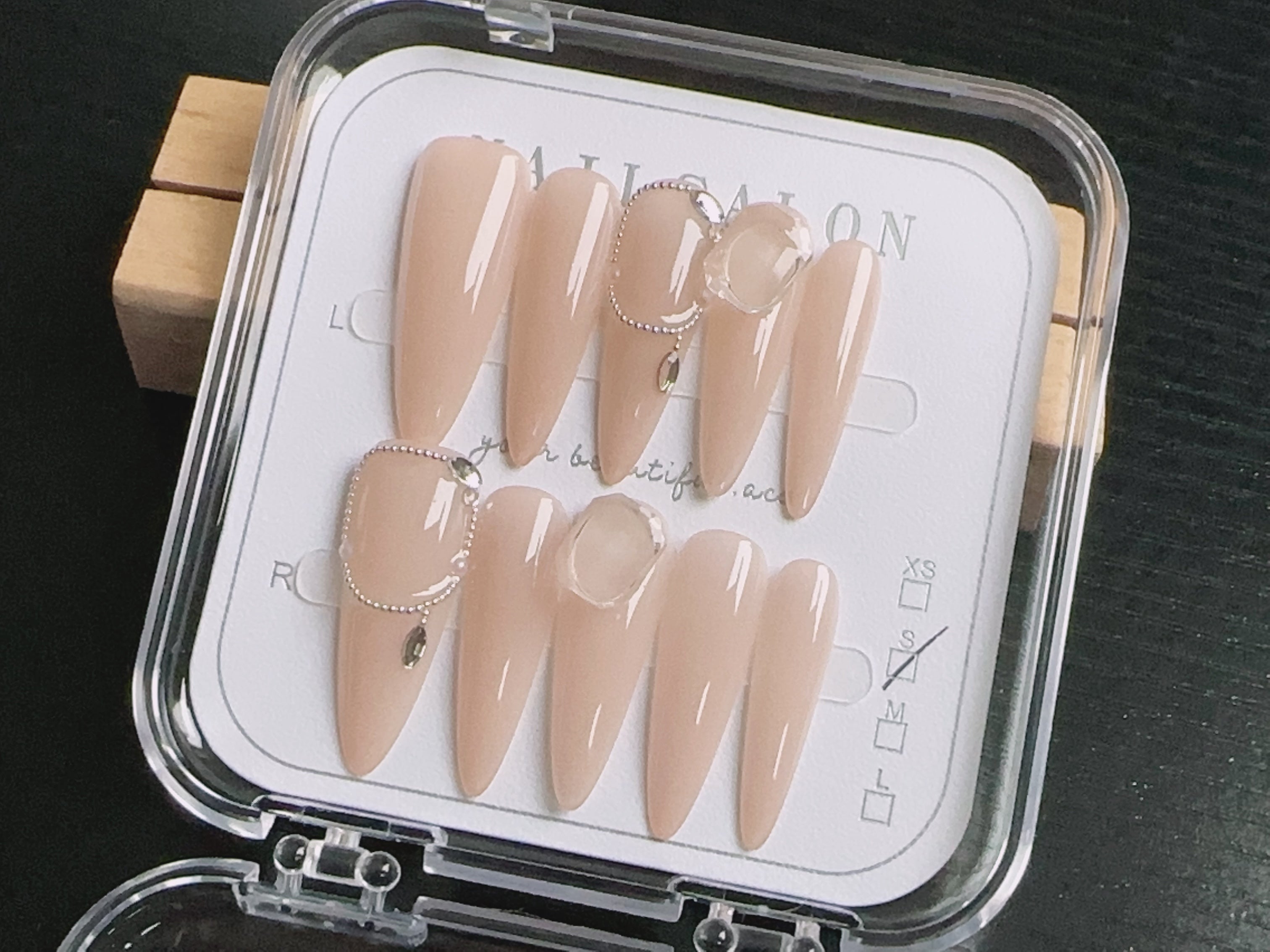 Press On Nails T071 mit rosa Edelsteinen – Ansicht 2