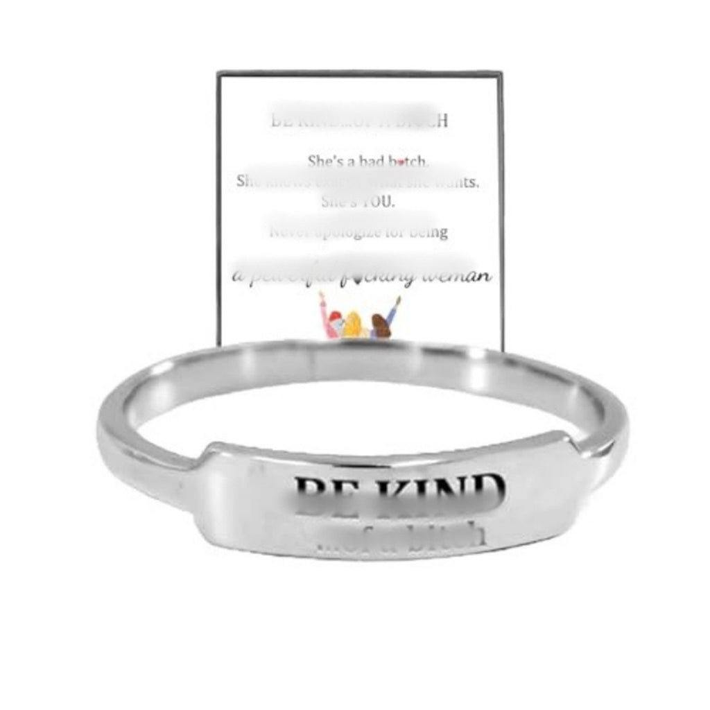 Horizontaler Ring mit Gravur