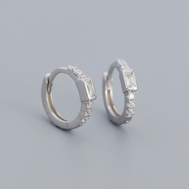 Diamantbesetzte Creolen