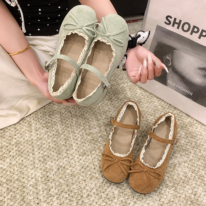 Rundes Pumps mit Blockabsatz