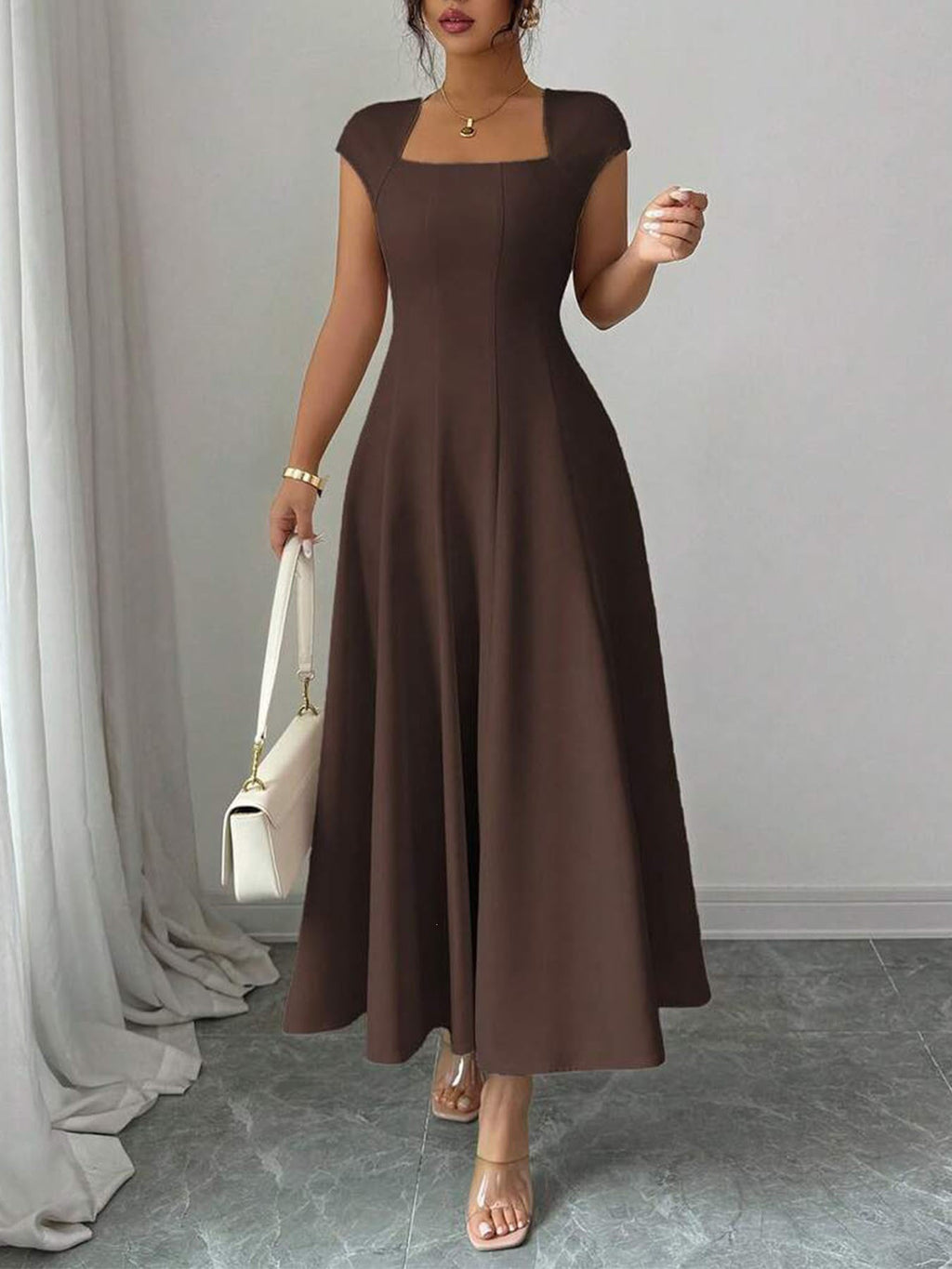 Elegantes Maxikleid mit eckigem Ausschnitt