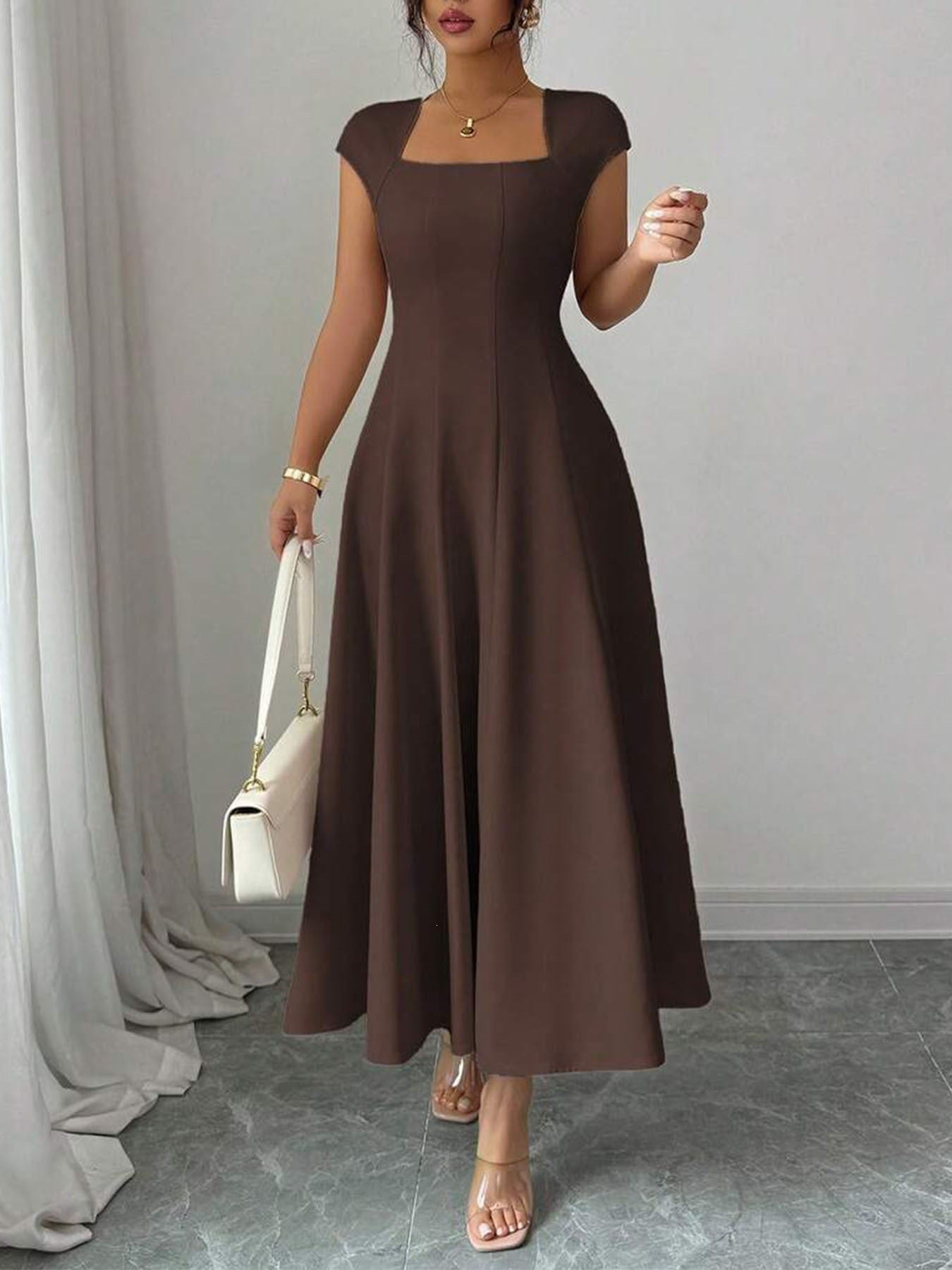 Elegantes Maxikleid mit eckigem Ausschnitt