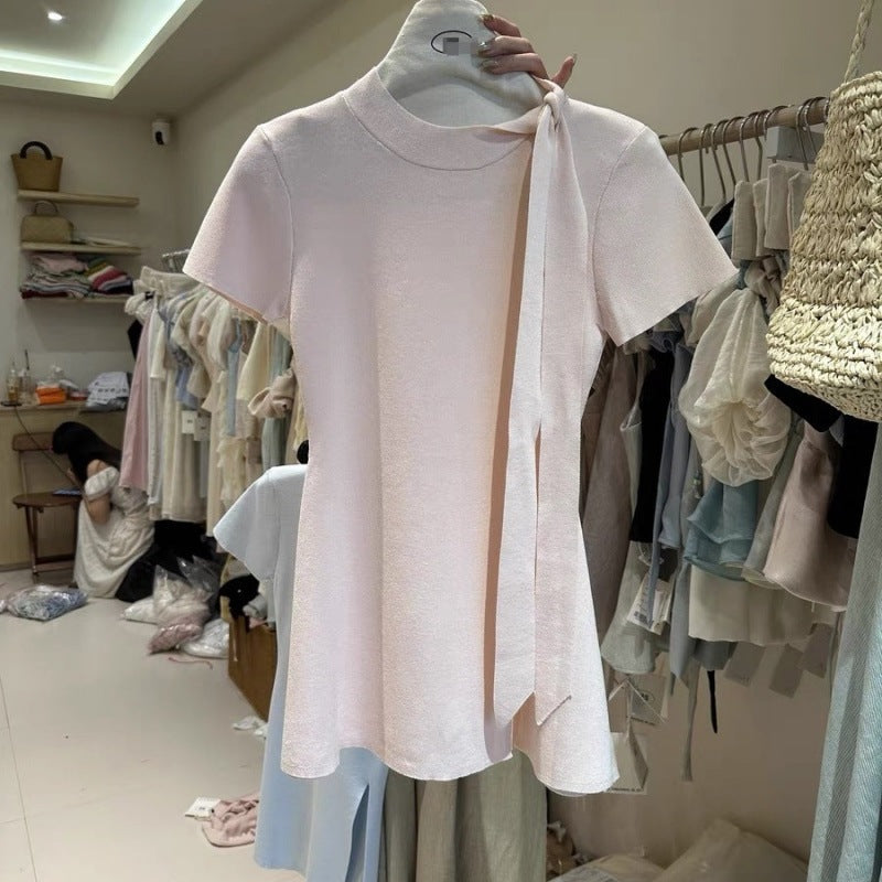 Kurzarm-Kleid mit Schleifendetail