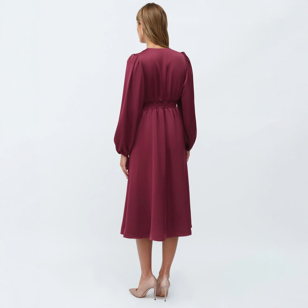 Damen Kleid mit Puffärmeln und Taillierung
