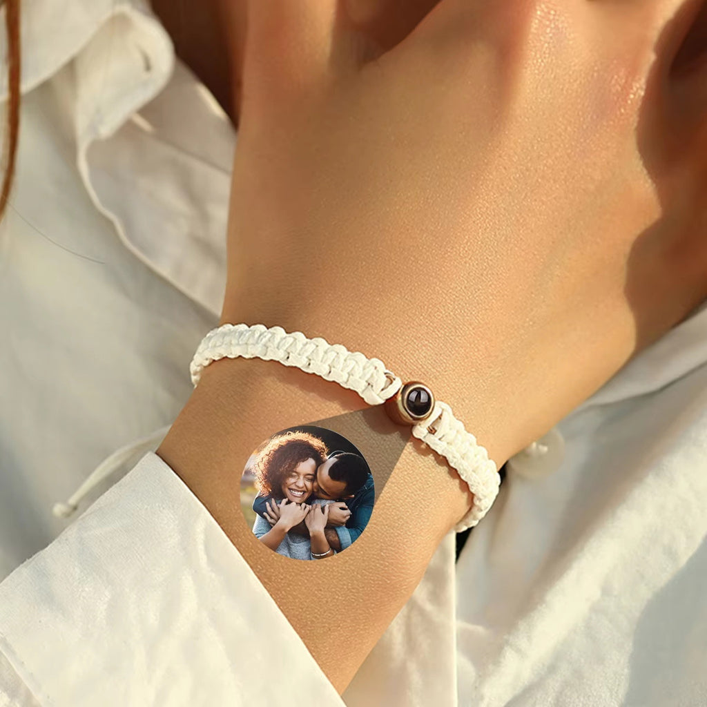 Armband mit Projektionsfunktion – Bild 11 | LuxeStyle