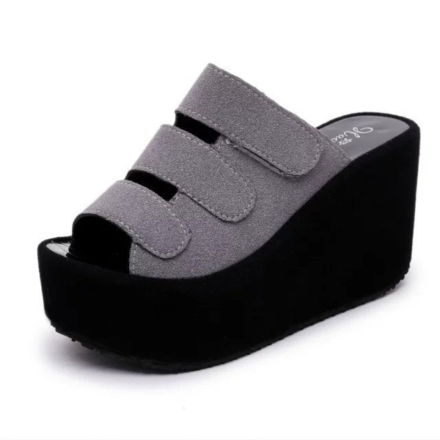 Keilsandalen mit Klettverschluss