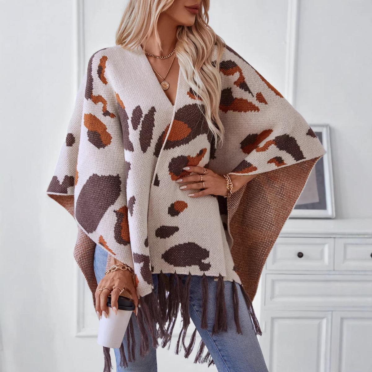 Poncho mit Leopardenmuster und Quasten – Bild 3 | LuxeStyle