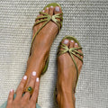 Strand-Sandalen «Dorée» · Metallic-Riemchen, Flach
