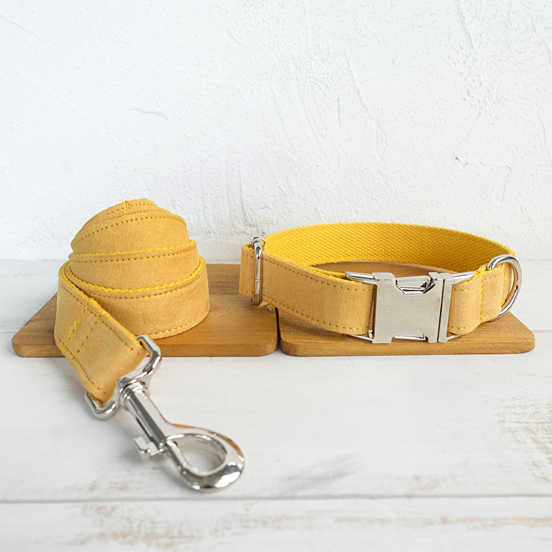 Verstellbares Hundehalsband aus gelbem Samt | LuxeStyle