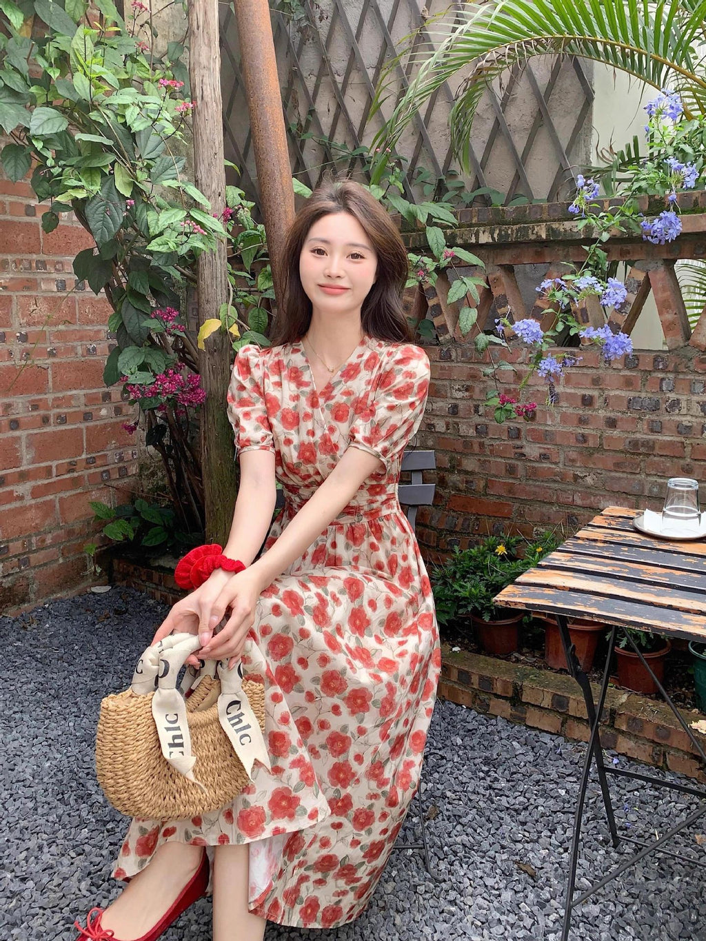 Vintage Blumenkleid mit V-Ausschnitt – Bild 6 | LuxeStyle