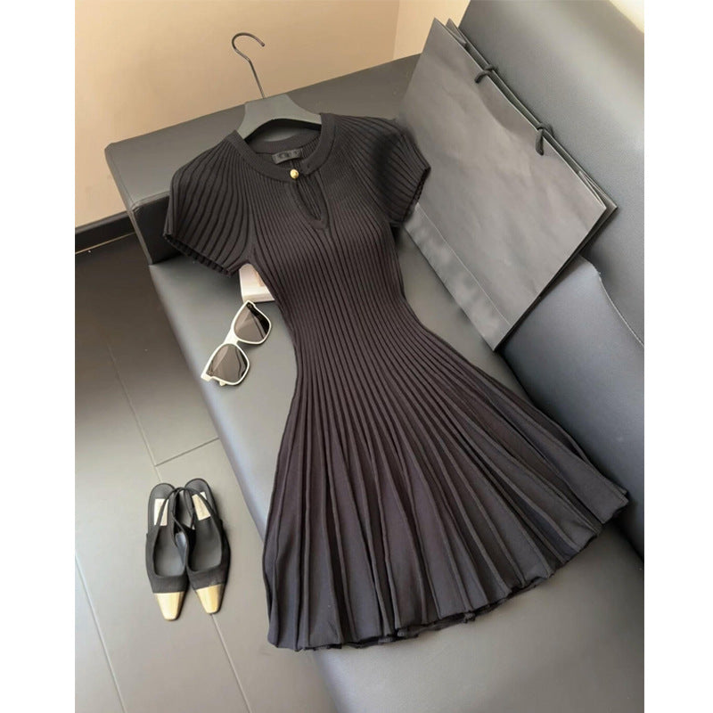 Elegantes Strickkleid mit Taillengürtel – Bild 3 | LuxeStyle
