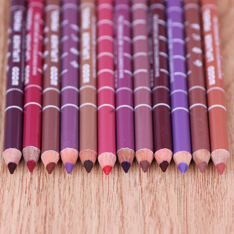 Wasserfester Eyeliner und Lippenstift – Bild 3 | LuxeStyle