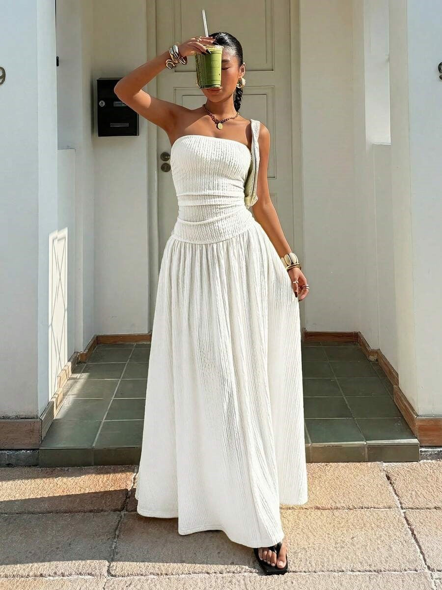Elegantes trägerloses A-Linien-Kleid