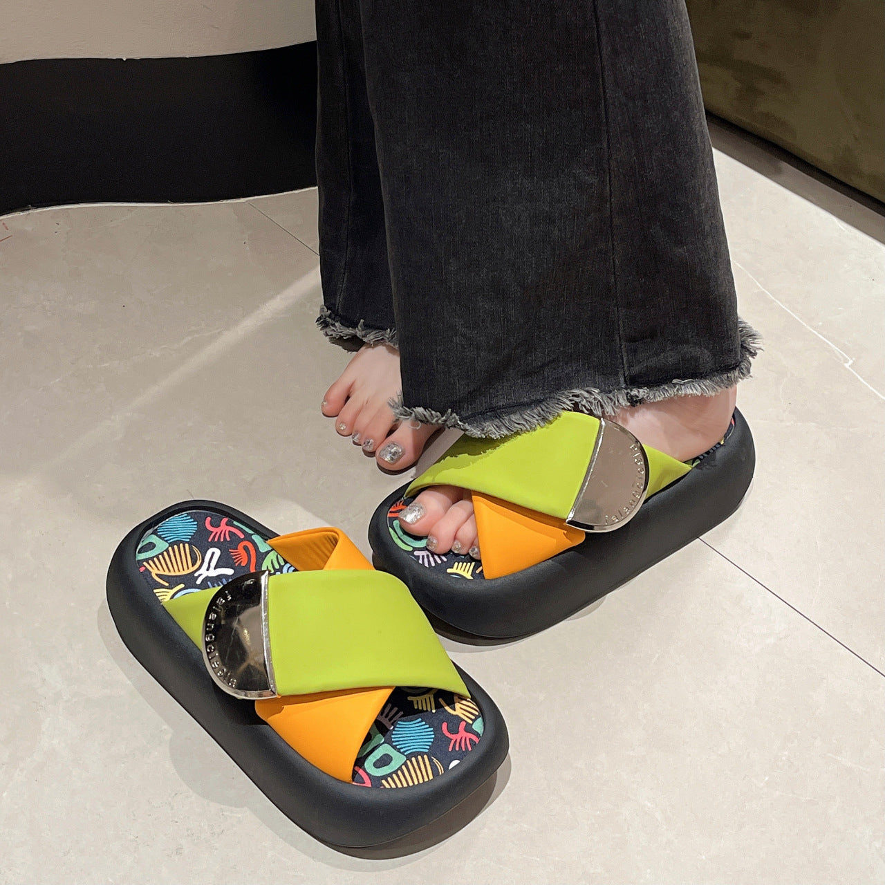 Thick soled Frauen-Slipper