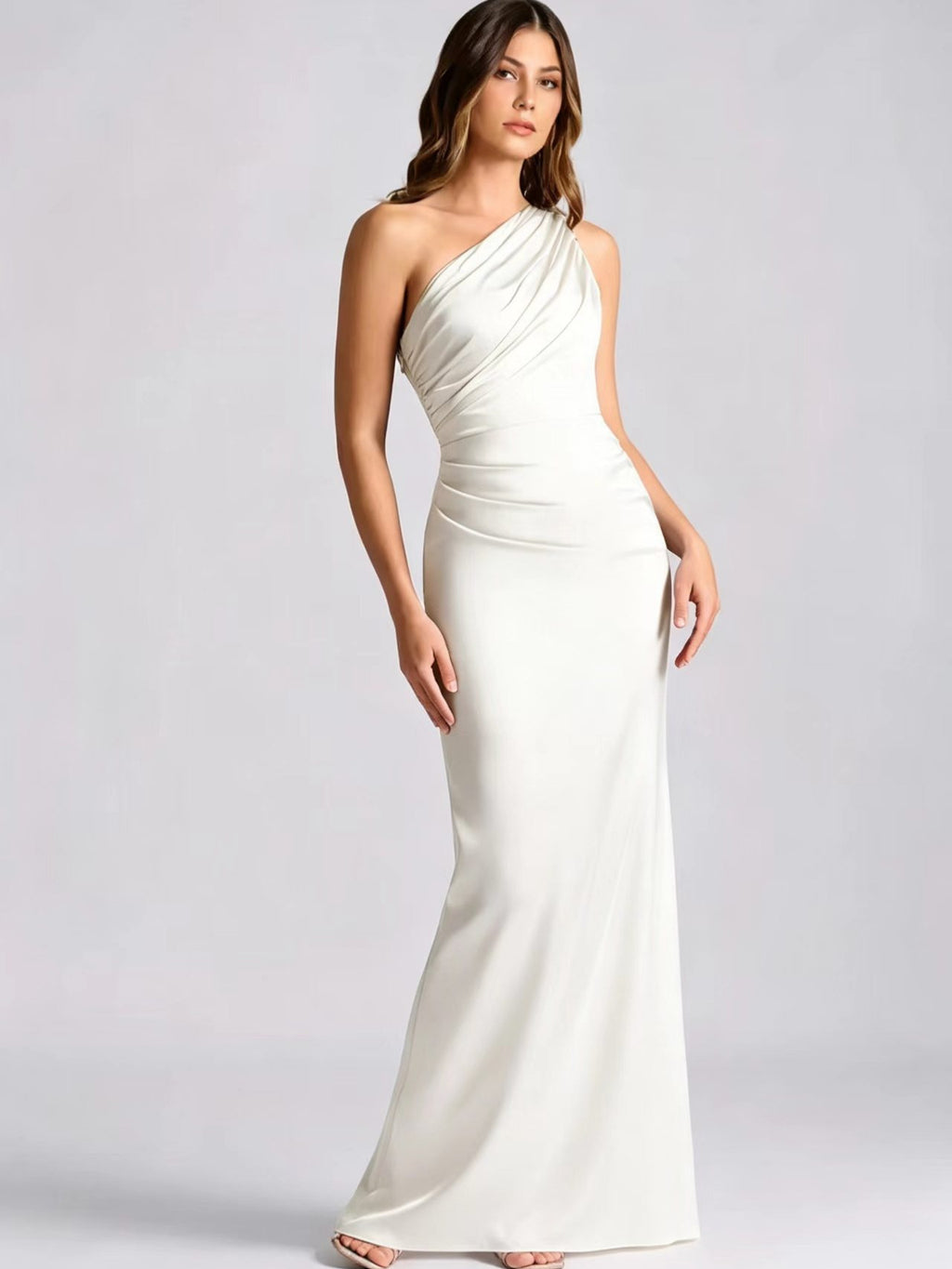Elegantes schulterfreies Satin-Bodycon-Kleid – Bild 5 | LuxeStyle
