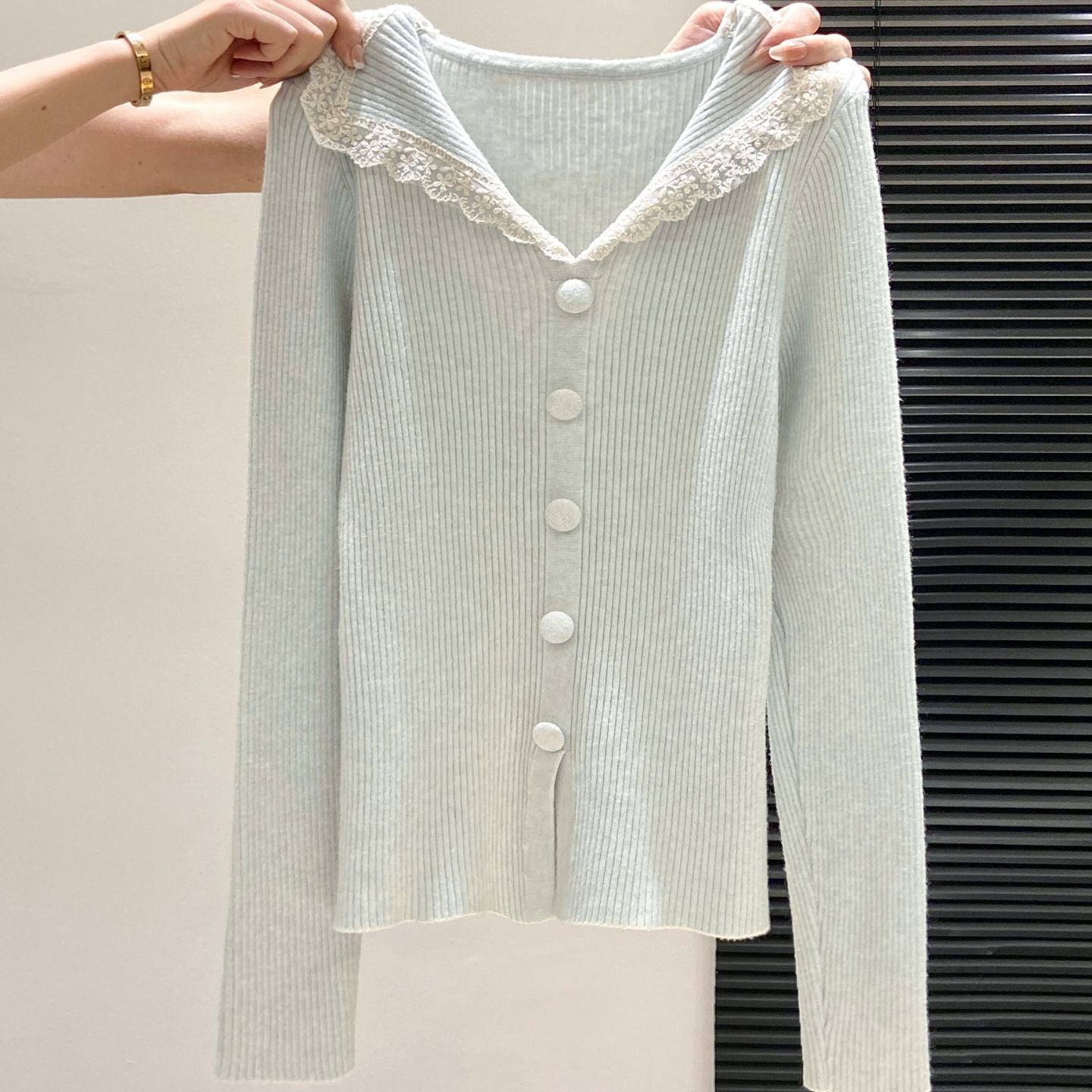 Spitzenkragen Strickpullover