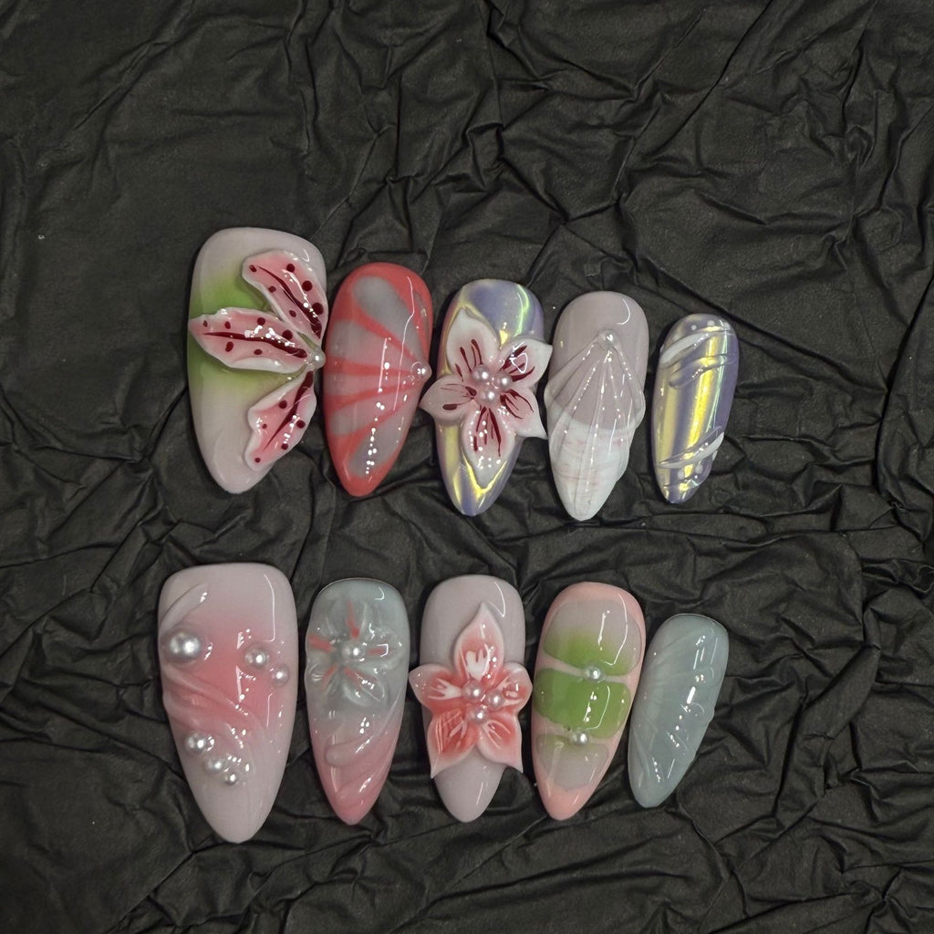 Handgemachte, anpassbare Nägel mit Blumenmuster