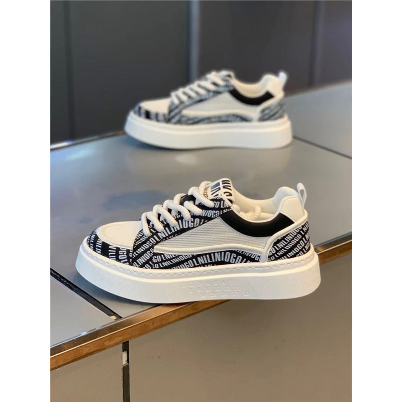 Atmungsaktiver Sneaker mit dicker Sohle