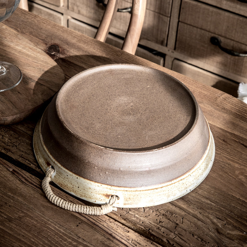 Tiefe Servierplatte aus Steinzeug mit Hanfseil-Muster – Bild 3 | LuxeStyle