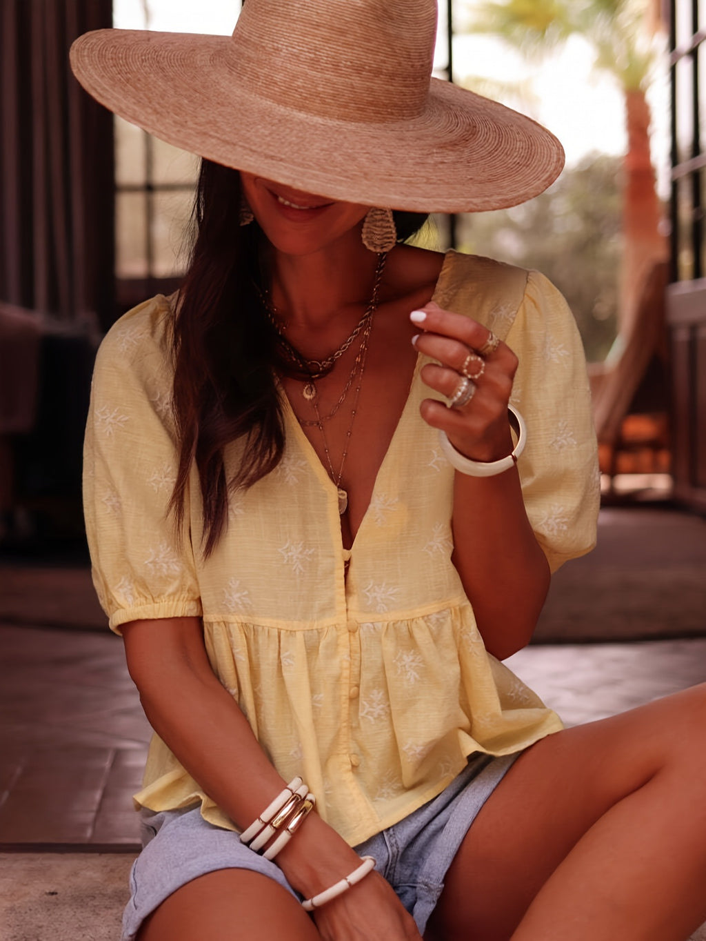 Elegantes Kurzarm-Shirt mit Stickerei – Bild 4 | LuxeStyle