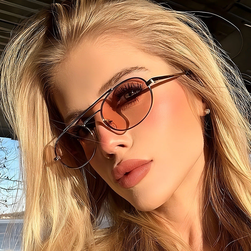 Retro-Ovale Sonnenbrille mit Doppelsteg