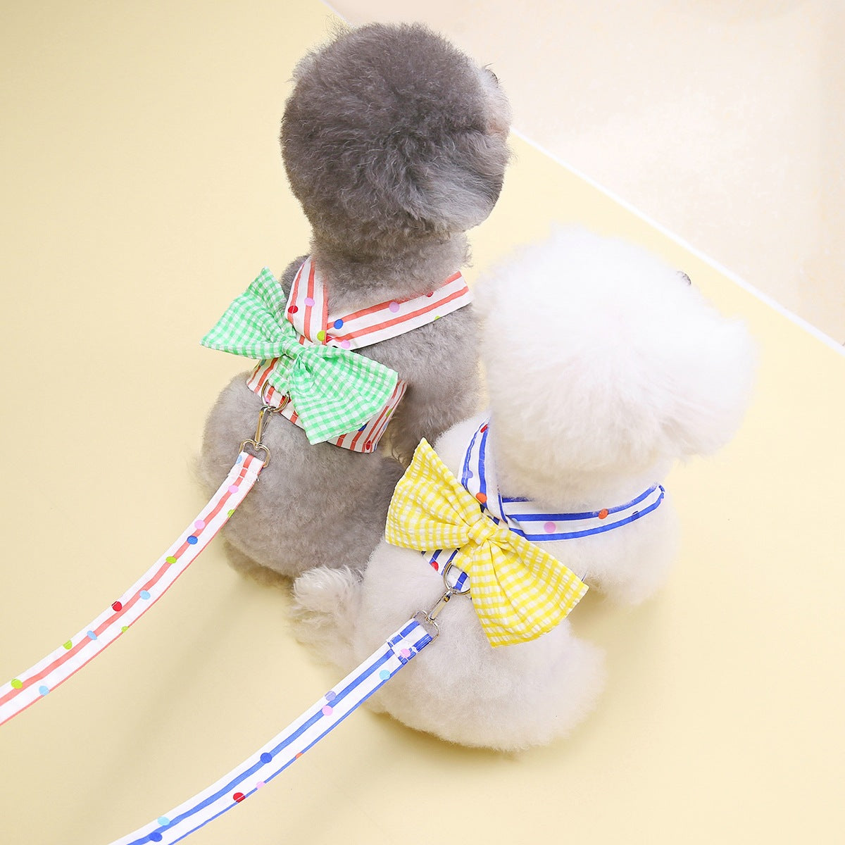 Gestreiftes Hunde-Geschirr mit Schleife – Bild 7 | LuxeStyle