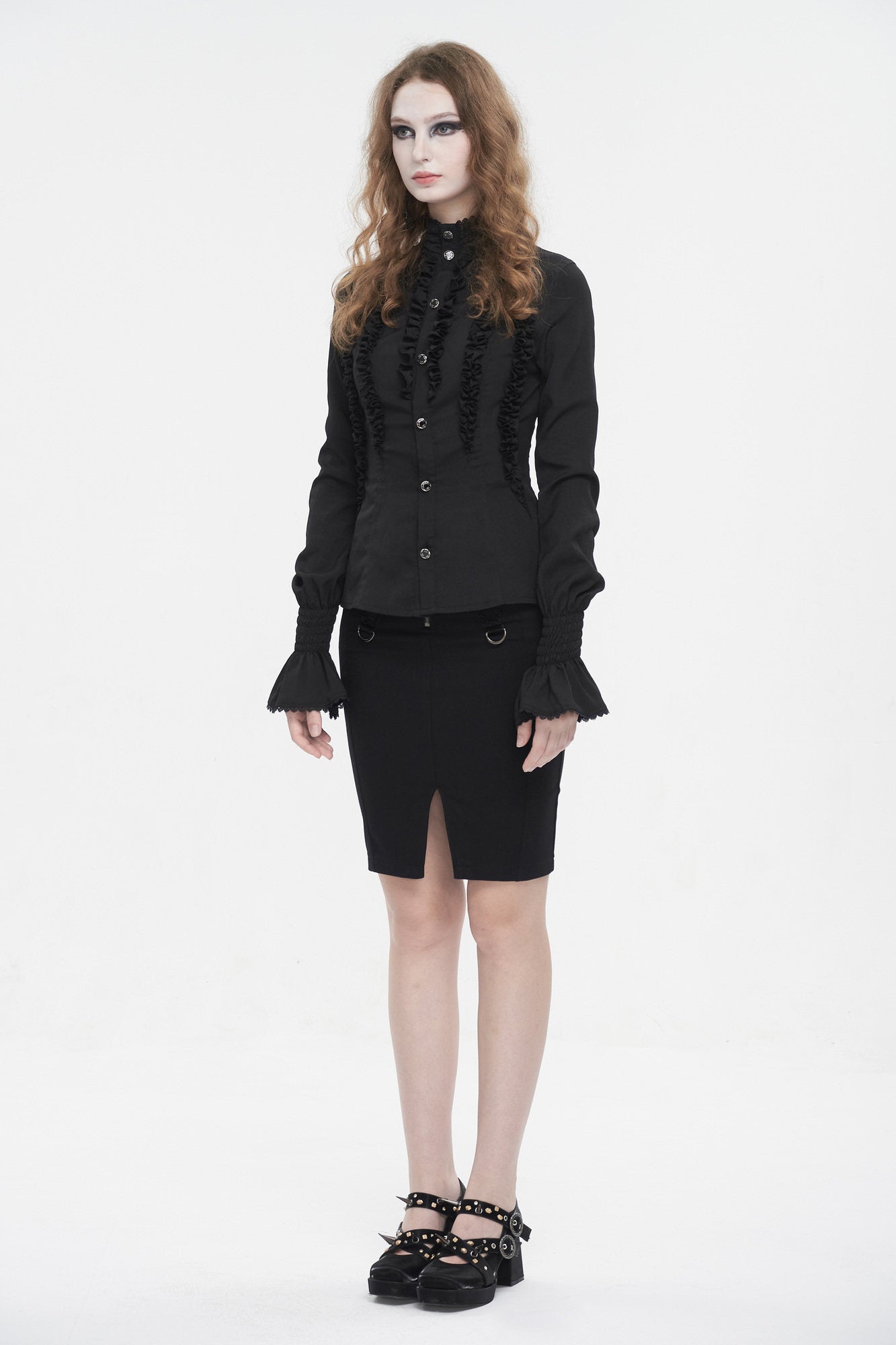 Weisse Bluse mit Falten