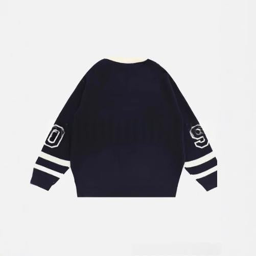 V-Neck Strickpullover mit Buchstaben-Design