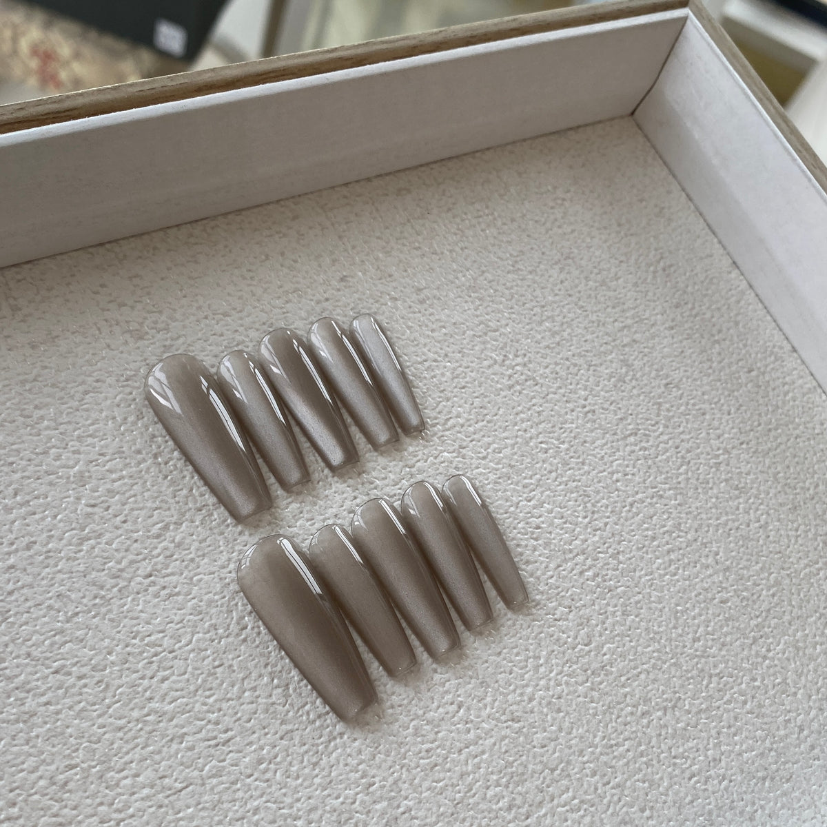 Iced Tea Grau Cat's Eye Nägel | LuxeStyle