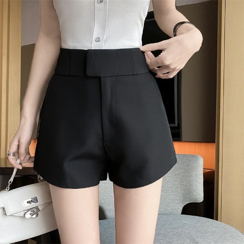 Weite High-Waist Shorts für zierliche Figuren