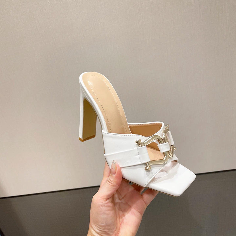 Elegante Sandaletten mit eckigem Absatz – Bild 2 | LuxeStyle
