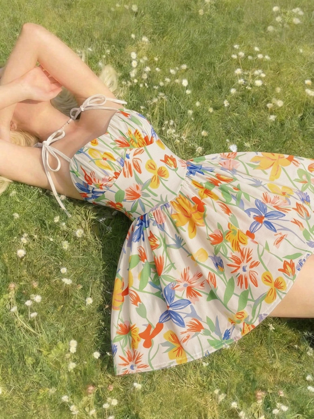 Blumenkleid mit Schnürung