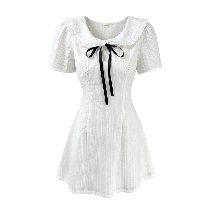 Französisches Chic-Kleid mit Spitze und Taillenschnürung