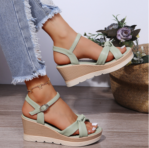 Sandalen mit Keilabsatz – Bild 2 | LuxeStyle