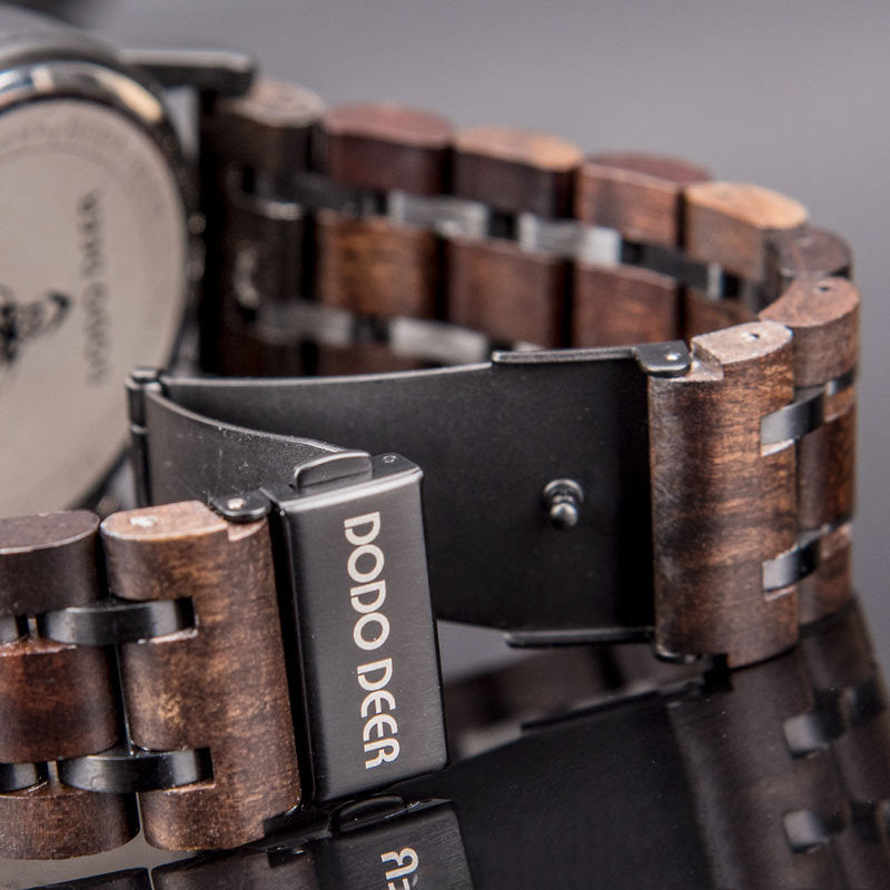 Holzuhr mit Chronograph, Kalender und Leuchtanzeige – Bild 2 | LuxeStyle