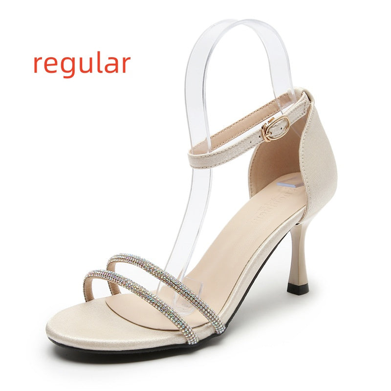 Elegante Satin-Sandalen mit hohem Absatz – Bild 2 | LuxeStyle