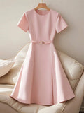 Elegantes A-Linien-Kleid mit Gürtel – Bild 7 | LuxeStyle