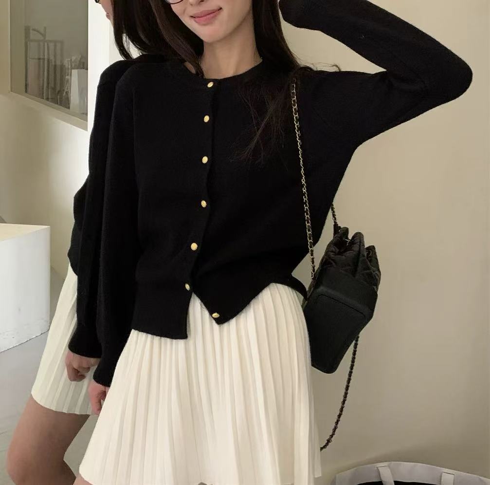 Vielseitiger Cardigan mit Goldknöpfen